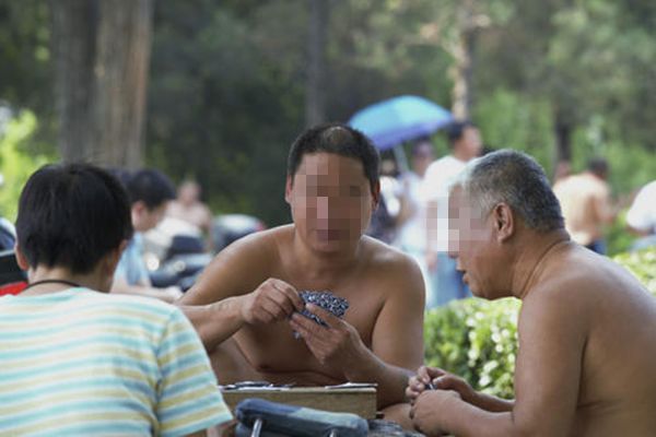 赤膊光膀怎样读,赤膊光膀是甚么意义