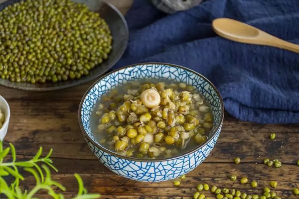 绿豆汤为甚么是红色的,绿豆汤变红能喝吗