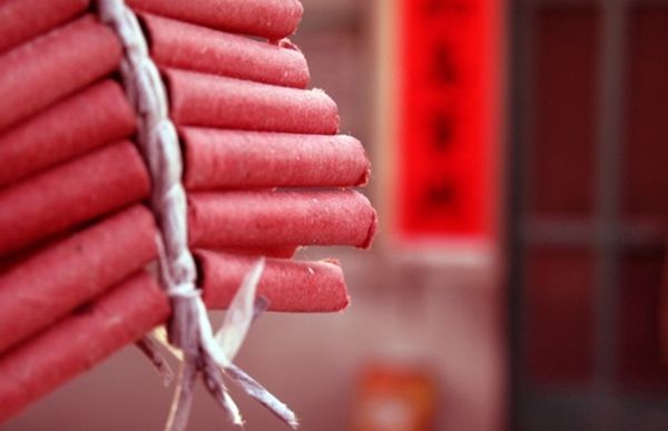 鞭炮为甚么会爆炸,鞭炮是用甚么做的