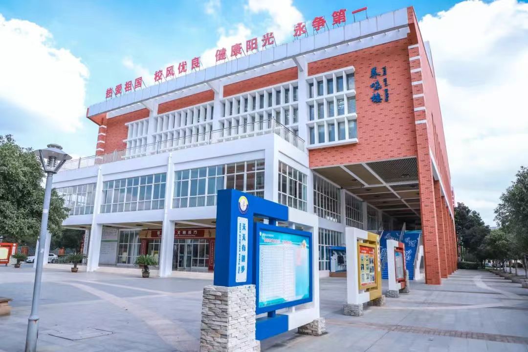 南京东山本国语黉舍在南京的排名第几,南外属于甚么层次？