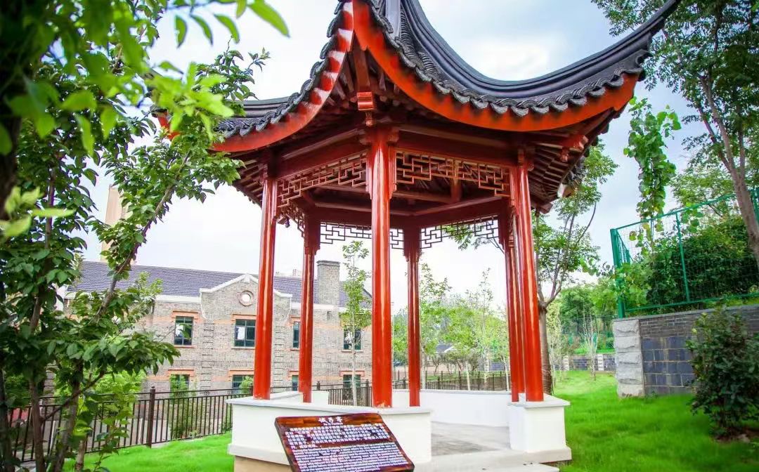 南京时期双语黉舍是公立仍是私立,是重点中学吗？