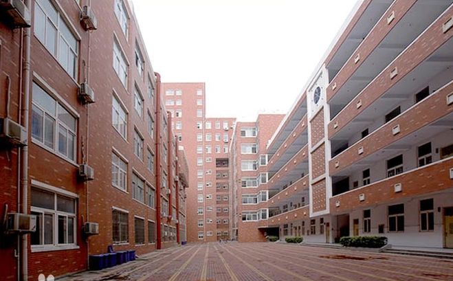 河南省尝试中学是公立仍是私立,是重点中学吗？