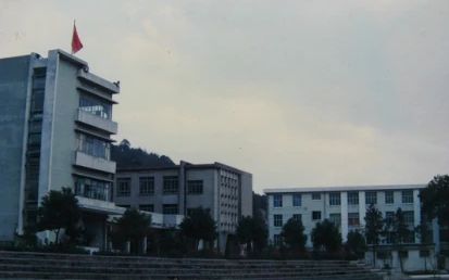 浙江大学从属中学是公立仍是私立,是重点中学吗？