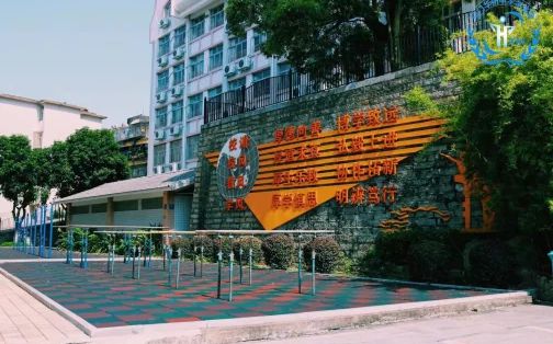 厦门市华裔中学简介概略(建校汗青、地点、师资、校训、情况)