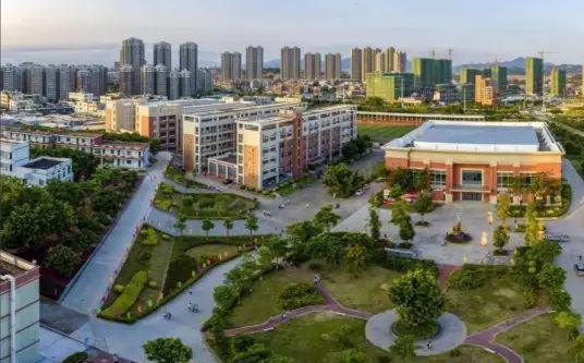 厦门市新店中学简介概略（建校汗青、地点、师资、校训、情况）
