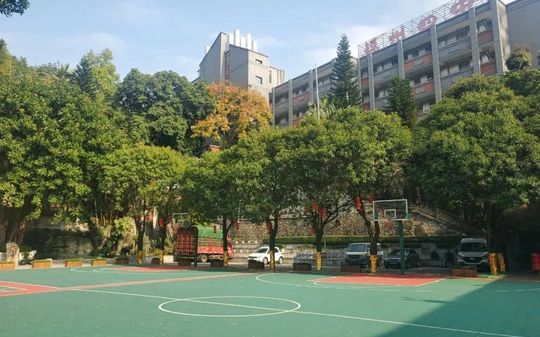 福建省福州第四中学是公立仍是私立,是重点中学吗？