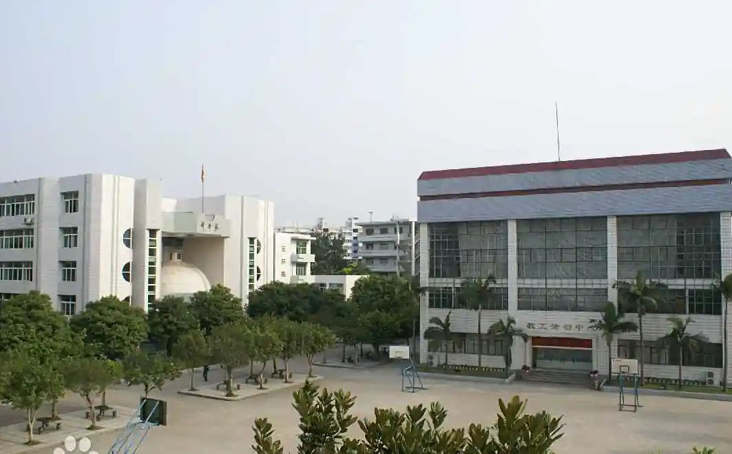 福建省福州华裔中学在福州的排名第几,属于甚么层次？