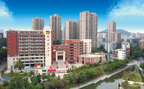 福建省福州第七中学是公立仍是私立,是重点中学吗？