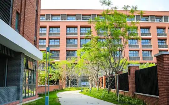 深圳市南山本国语黉舍是公立仍是私立,是重点中学吗?