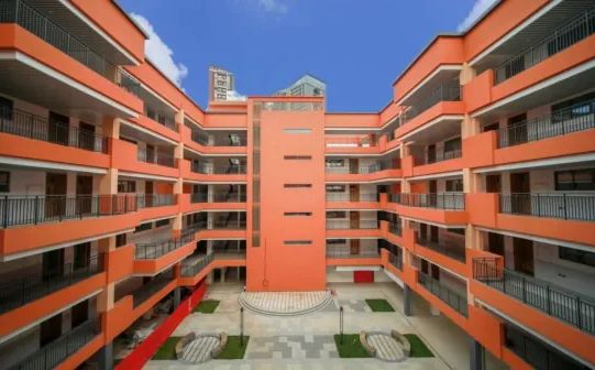 深圳市龙城高等中学简介概略（建校汗青、地点、师资、校训、情况）