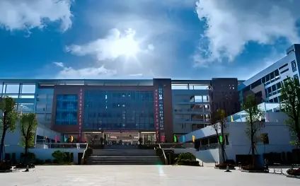 深圳市盐田高等中学简介概略（建校汗青、地点、师资、校训、情况）